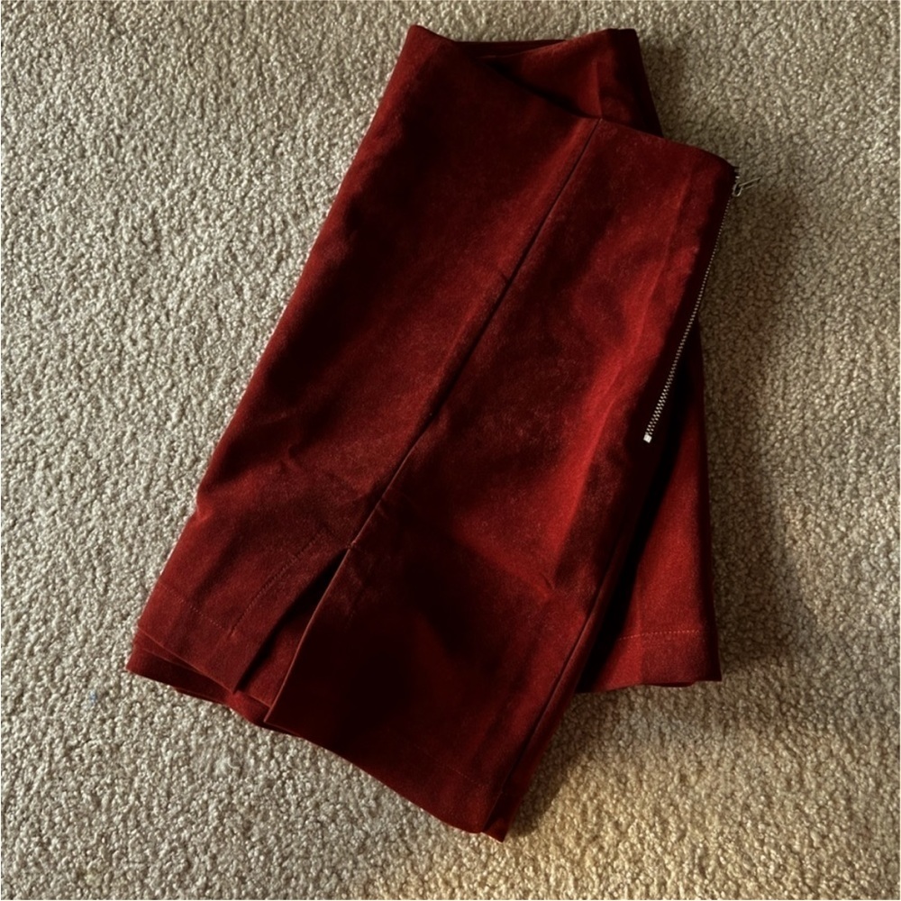 Entro stretchy velvet skort